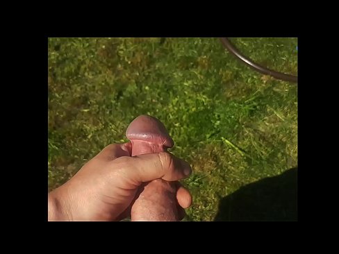 ❤️ Žhavá kočička si nechá ošukat růžovou kundičku a udělá se squirtem v letní zahradě. ❌ Porno video u cs.sexarxiv.ru