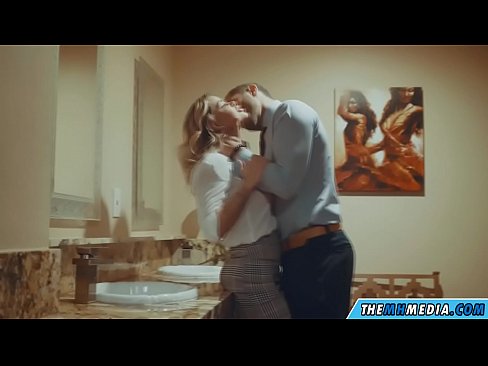 ❤️ Když vás na veřejných záchodcích svádí prsatá blondýna. ❌ Porno video u cs.sexarxiv.ru